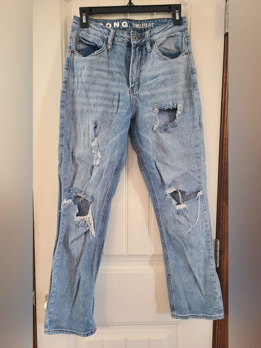 S.O.N.G Light Wash Distressed Timeless Fit Jeans With Distressing Size 5/27